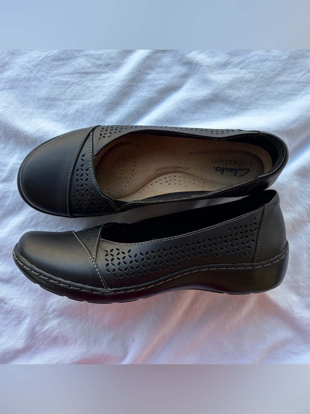 Clarks Black Perforated Slip-On Loafers Women Sz 7.5 Soft Comfy Great Condition!